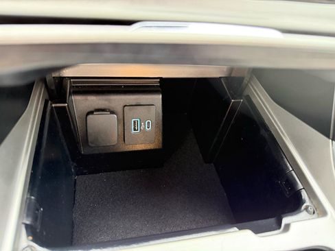 Used 2021 Ford Explorer XLT w/ Equipment Group 202A image 35