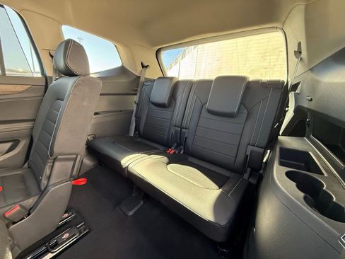 Certified 2025 Volkswagen Atlas SEL AWD/4WD image 13