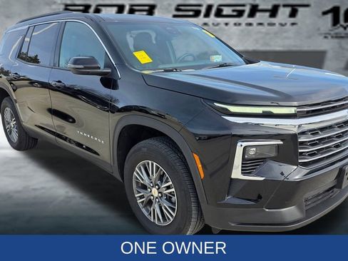 Used 2025 Chevrolet Traverse LT image 8