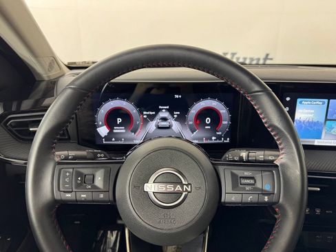 Used 2025 Nissan Kicks SR FWD image 16