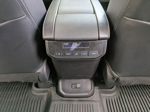 Used 2022 Toyota Highlander XLE image 30