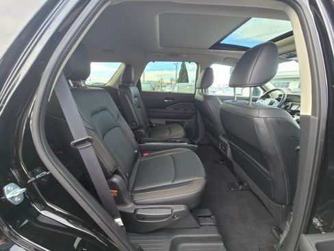Used 2024 Nissan Pathfinder SL w/ SL Premium Package AWD/4WD image 15