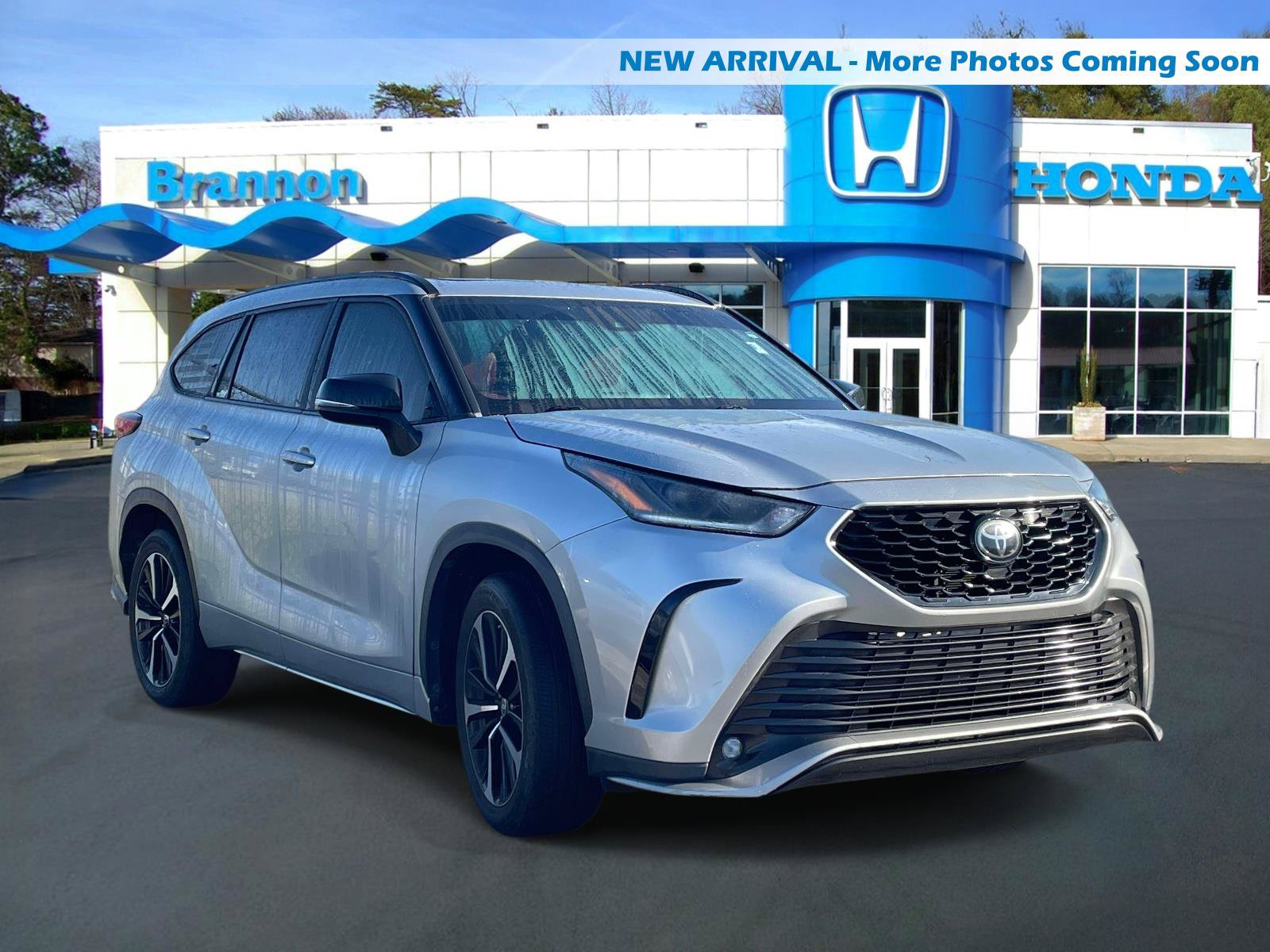Used 2021 Toyota Highlander XSE FWD image 1
