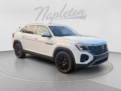 Used 2025 Volkswagen Atlas Cross Sport SE FWD image 8