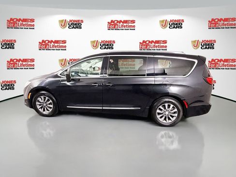 Used 2020 Chrysler Pacifica Touring-L Plus FWD image 15