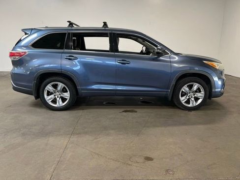 Used 2015 Toyota Highlander Limited Platinum AWD/4WD image 2