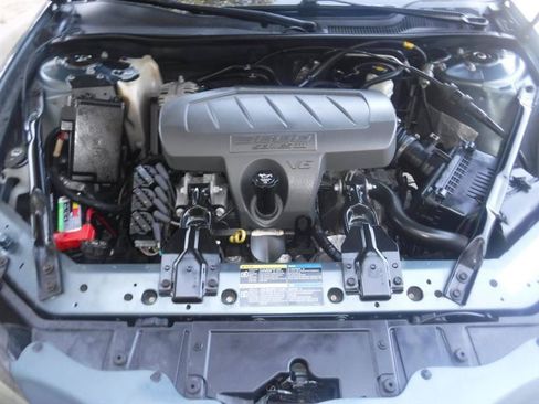 Used 2006 Pontiac Grand Prix w/ Premium Package FWD image 20