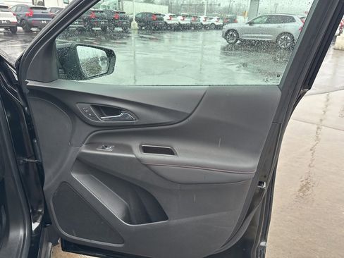 Used 2022 Chevrolet Equinox RS w/ Infotainment Package image 39