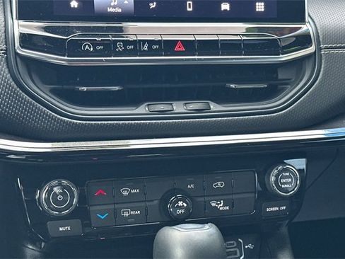 Used 2024 Jeep Compass Latitude w/ Convenience Group image 23