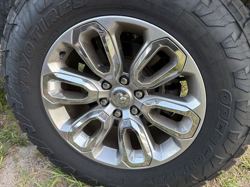 Used 2022 RAM 1500 Laramie w/ Sport Appearance Package image 7