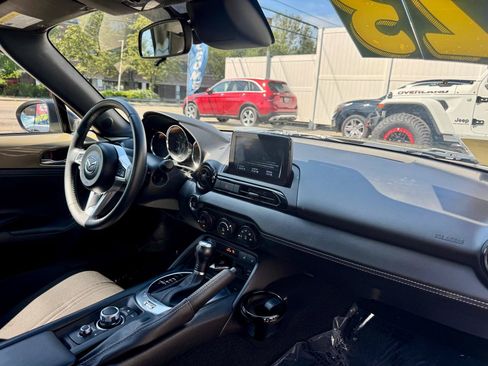 Used 2023 MAZDA MX-5 Miata Club RWD image 22