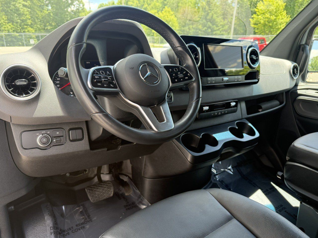 Used 2024 Mercedes-Benz Sprinter 2500 image 17