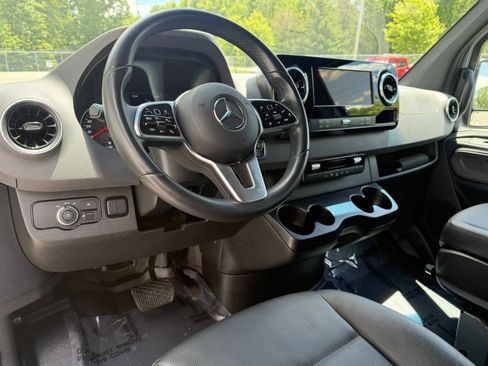 Used 2024 Mercedes-Benz Sprinter 2500 image 17