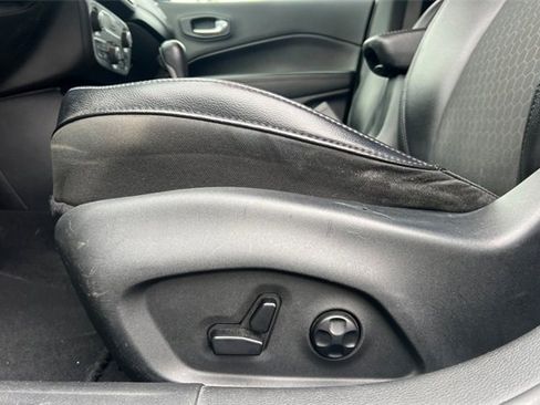 Used 2019 Jeep Compass Latitude image 13