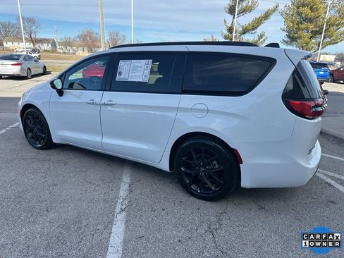 Used 2025 Chrysler Pacifica Limited image 22