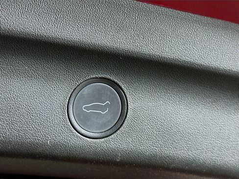 Used 2022 Tesla Model Y Long Range image 27