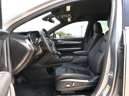 Used 2025 Cadillac XT5 Luxury w/ LPO, Floor Liner Package FWD image 19