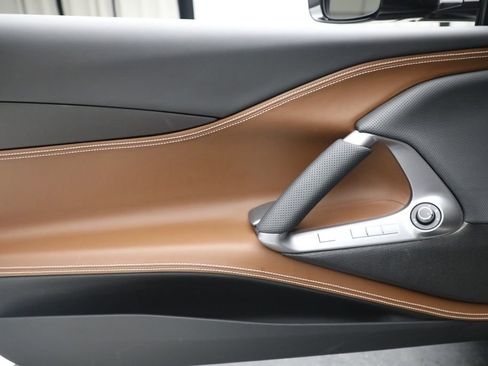 Used 2018 Ferrari 812 Superfast Base image 17