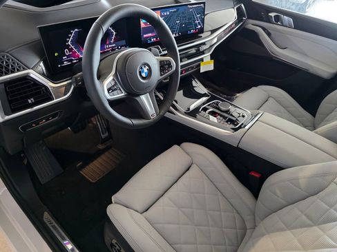 New 2026 BMW X7 xDrive40i image 8