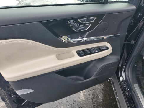 New 2026 Lincoln Corsair Premiere image 8