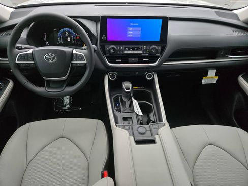 Certified 2026 Toyota Grand Highlander FWD image 14