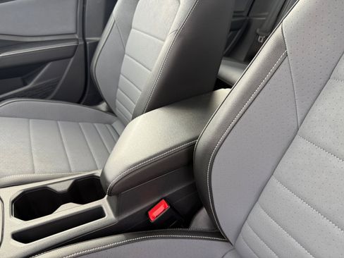 Used 2025 Volkswagen Jetta SE FWD image 14