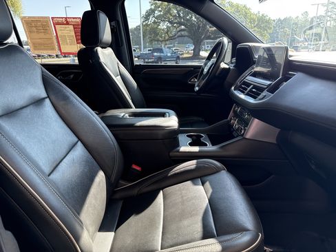 Used 2021 GMC Yukon SLT AWD/4WD image 32