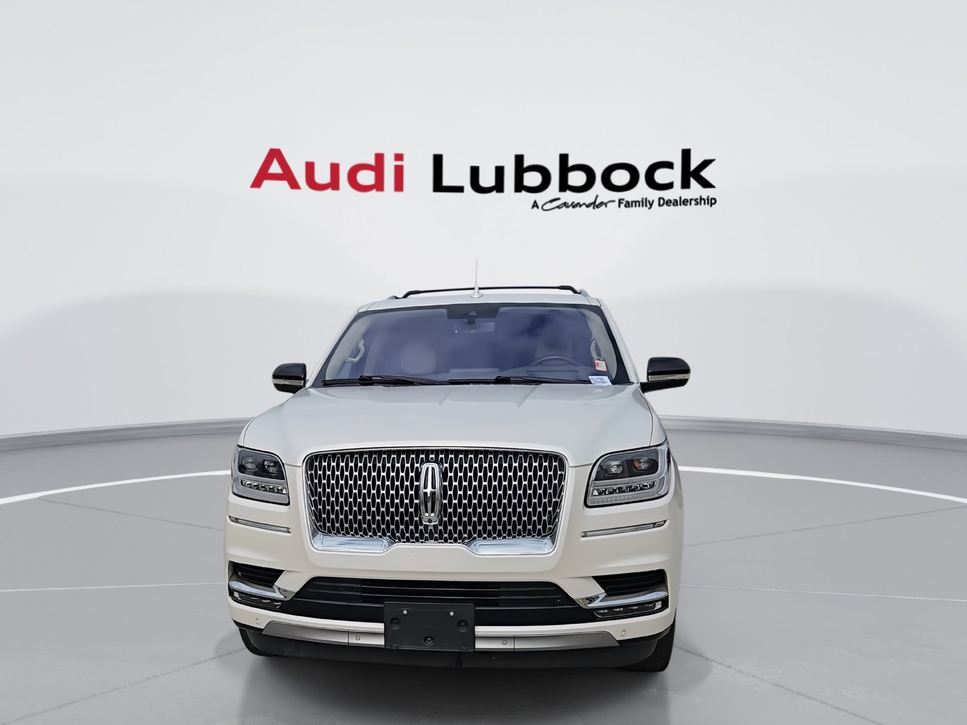 Used 2019 Lincoln Navigator Select w/ Technology Package RWD image 3