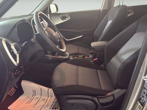 Used 2022 Kia Soul LX w/ Technology Package FWD image 9