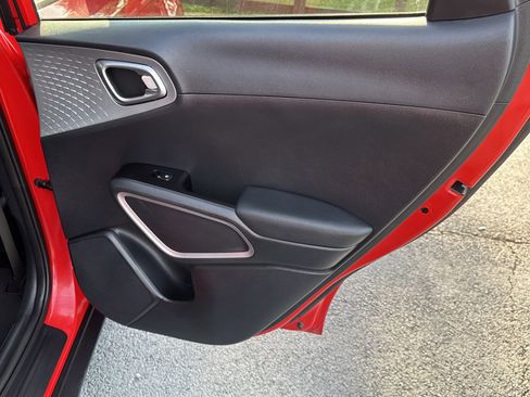 Used 2022 Kia Soul LX image 16