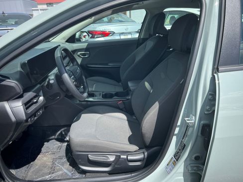 Used 2025 Kia K4 LXS image 27