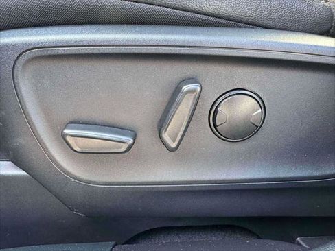 Used 2025 Ford Escape SE w/ PHEV Premium Package image 14