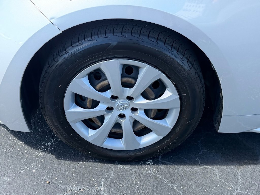 Used 2022 Toyota Corolla LE FWD image 17