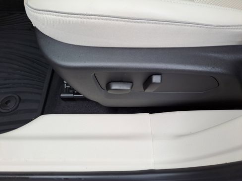 Used 2022 Buick Envision Essence w/ Technology Package I image 13