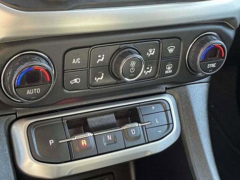 Used 2023 GMC Acadia SLT w/ Elevation Edition image 20