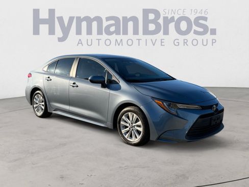 Used 2025 Toyota Corolla LE w/ LE Premium Package FWD image 1