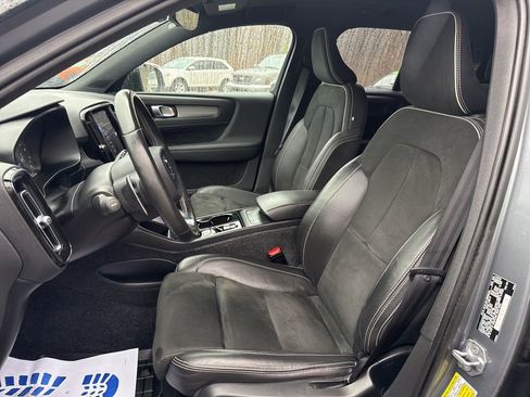 Used 2019 Volvo XC40 T5 R-Design image 14