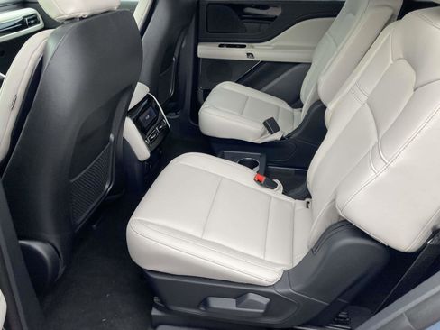 New 2025 Lincoln Aviator 2WD image 17