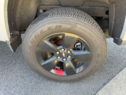 Used 2020 Chevrolet Colorado LT w/ Redline Special Edition image 13