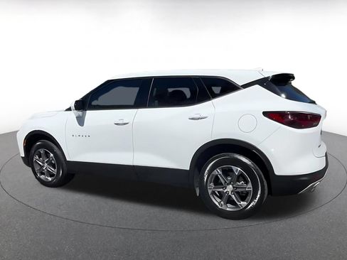 Used 2025 Chevrolet Blazer LT FWD image 9