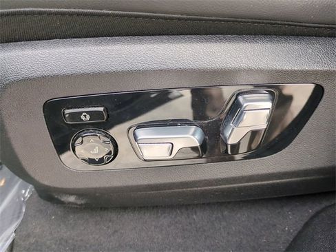 Used 2022 BMW X6 xDrive40i w/ Executive Package image 22