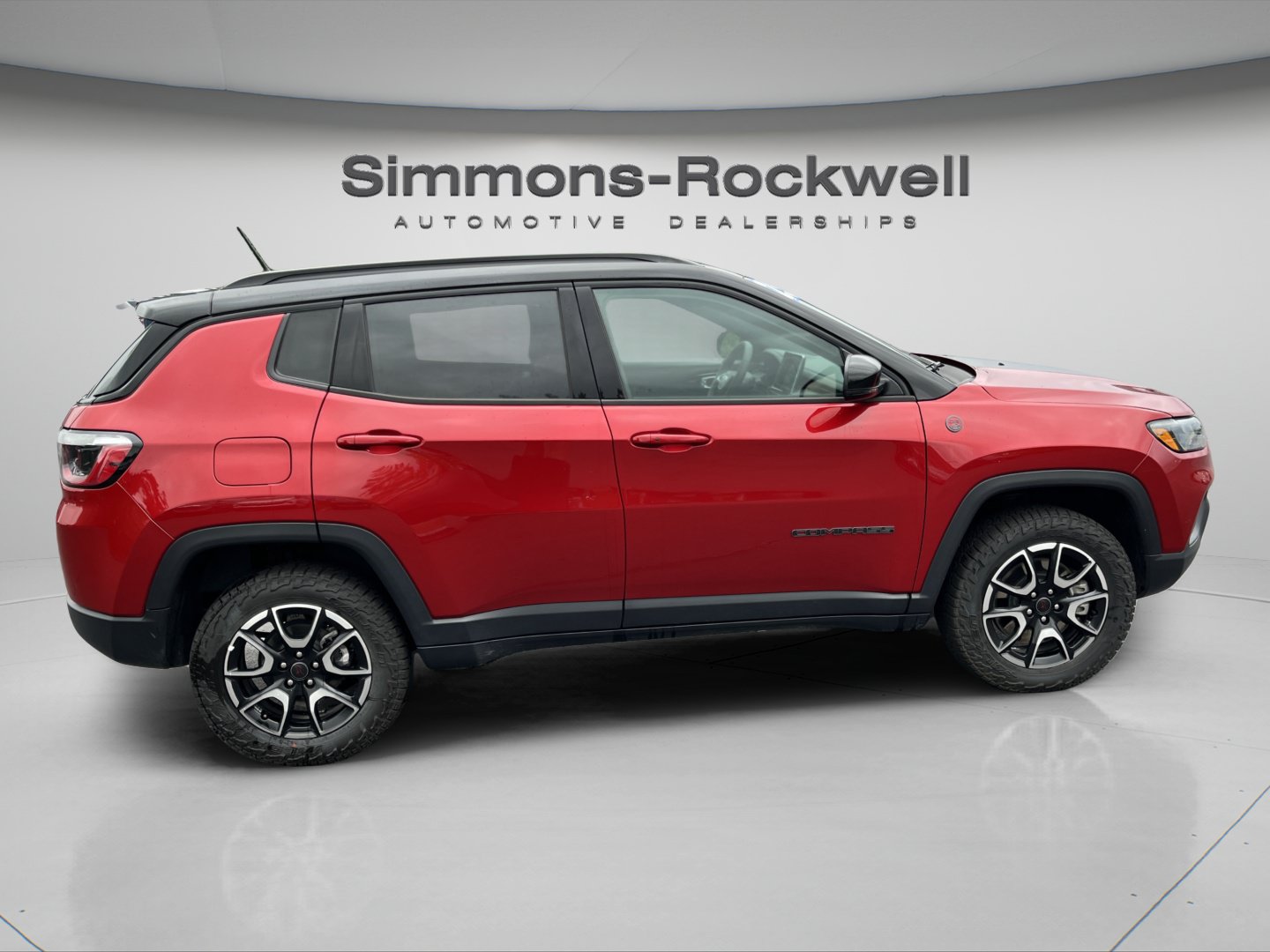 Used 2025 Jeep Compass Trailhawk AWD/4WD image 6