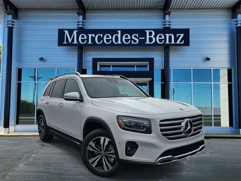 New 2025 Mercedes-Benz GLB 250 4MATIC image 1