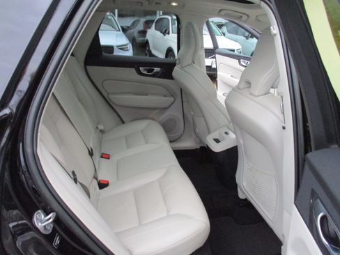 Certified 2023 Volvo XC60 B5 Plus w/ Climate Package image 15