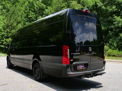Used 2022 Mercedes-Benz Sprinter 2500 image 10