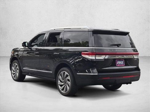 Used 2023 Lincoln Navigator Reserve image 8