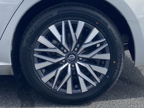 Used 2023 Nissan Altima 2.5 SV image 7