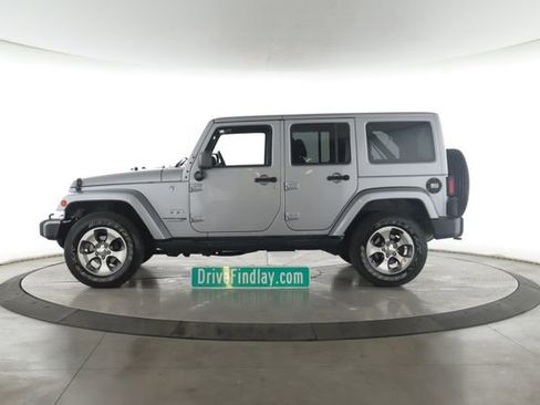 Used 2018 Jeep Wrangler Unlimited Sahara w/ Connectivity Group AWD/4WD image 9