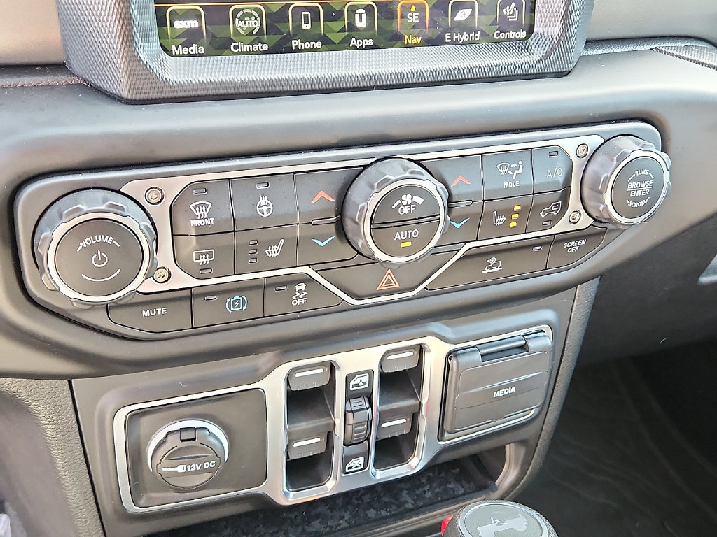 Certified 2023 Jeep Wrangler Unlimited w/ Cold Weather Group AWD/4WD image 15