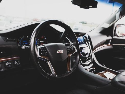 Used 2016 Cadillac Escalade ESV Luxury image 2